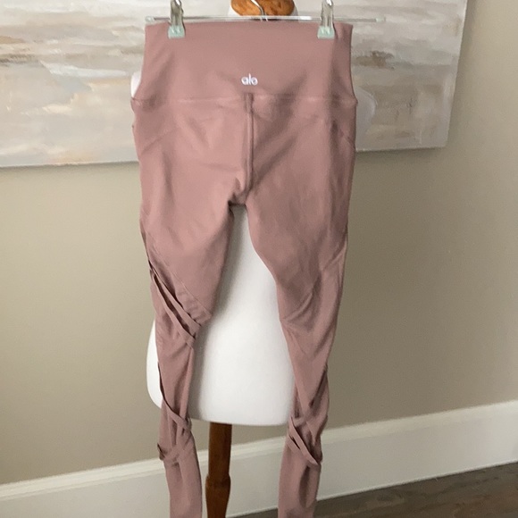 ALO Yoga dusty pink high waist strapped leg stirrup leggings - Picture 4 of 11